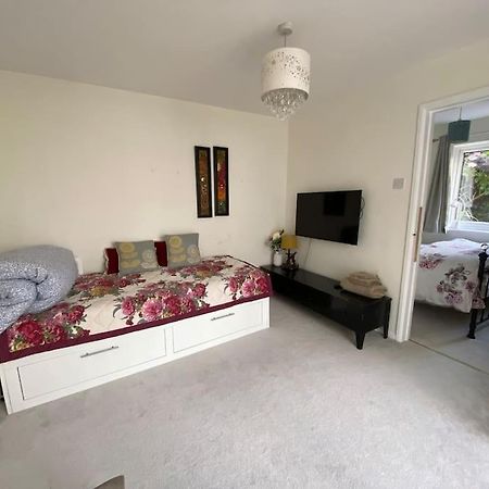 Cosy Apartment With Private Access And Kitchenette In Guildford (Adults Only) Worplesdon Luaran gambar