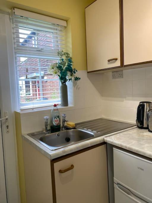 Cosy Apartment With Private Access And Kitchenette In Guildford (Adults Only) Worplesdon Luaran gambar