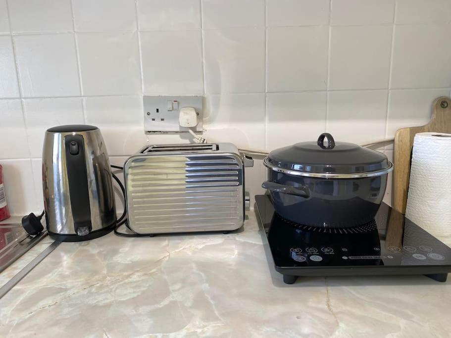 Cosy Apartment With Private Access And Kitchenette In Guildford (Adults Only) Worplesdon Luaran gambar