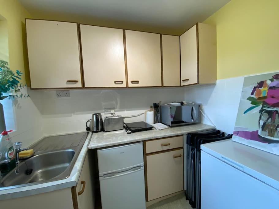 Cosy Apartment With Private Access And Kitchenette In Guildford (Adults Only) Worplesdon Luaran gambar