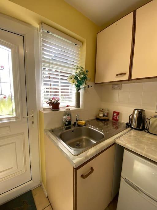 Cosy Apartment With Private Access And Kitchenette In Guildford (Adults Only) Worplesdon Luaran gambar