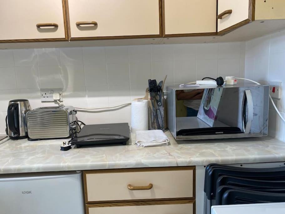 Cosy Apartment With Private Access And Kitchenette In Guildford (Adults Only) Worplesdon Luaran gambar