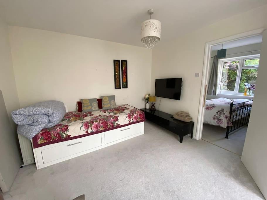 Cosy Apartment With Private Access And Kitchenette In Guildford (Adults Only) Worplesdon Luaran gambar